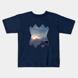Woman and ufo at dawn UFO Kids T-Shirt